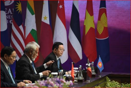 पंतप्रधान मोदींनी इंडोनेशिया भेटीची सांगता केली,  ASEAN आणि EASभागीदारांसोबत मजबूत भागीदारी केली.
